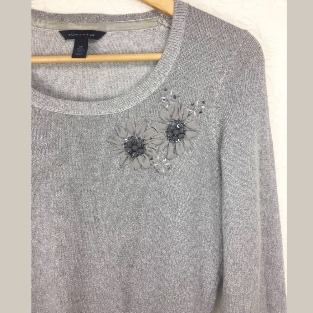 Tommy Hilfiger Gray Floral Rosette Sweater Small